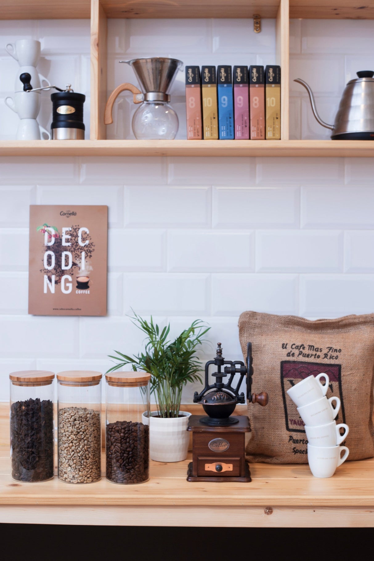 Produkt CORNELLA Kawa ziarnista Kawa ziarnista CORNELLA Barista Pro 90 Premium Grade 1 kg 004624