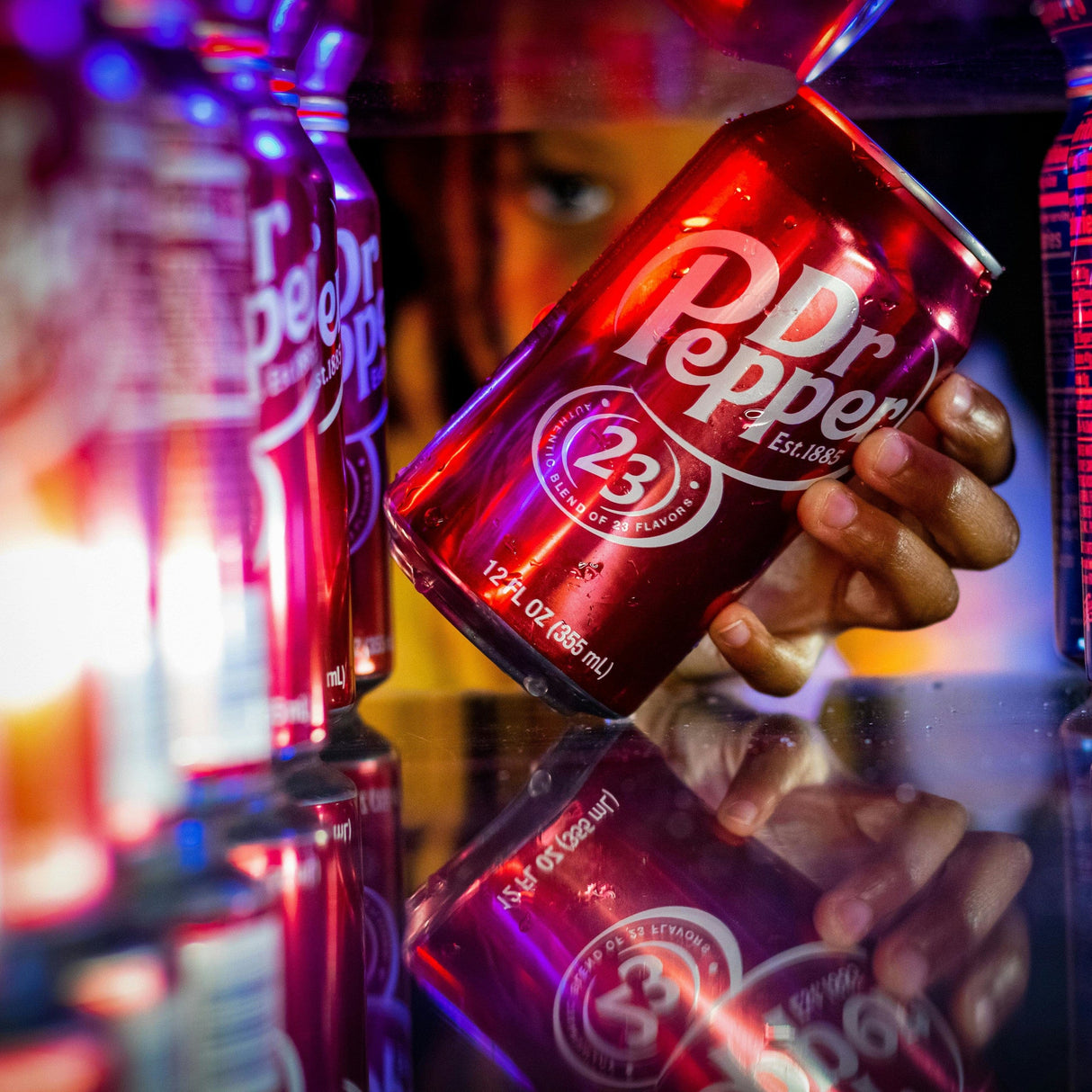 Produkt DR PEPPER Napój gazowany DR PEPPER Regular wąska puszka 330 ml 000049