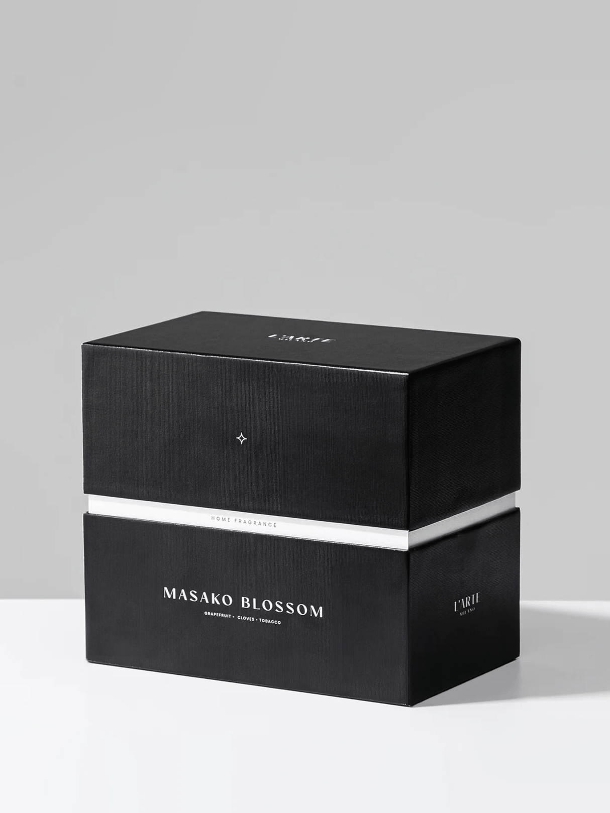 Produkt L'ARTE MILANO Odświeżacze powietrza Zapach do domu L'ARTE MILANO Masako Blossom z kwiatem porcelany 120 ml 052835