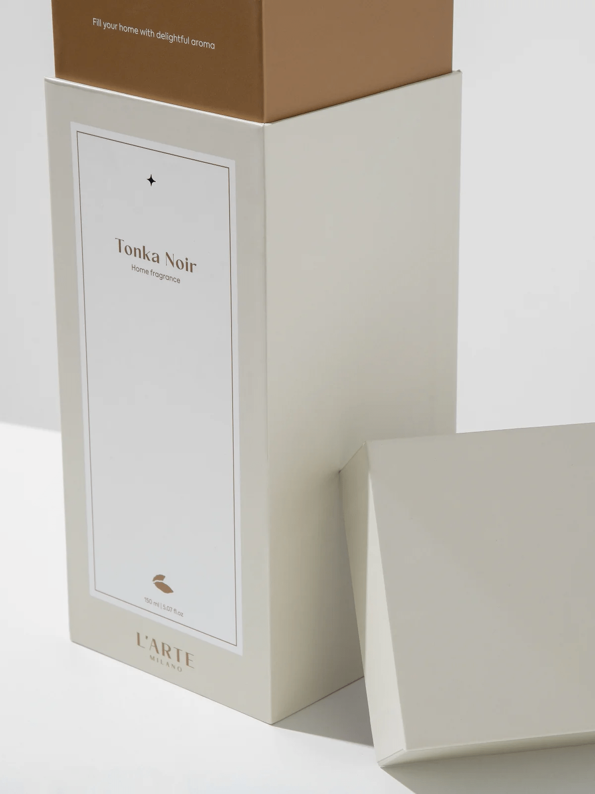 Produkt L'ARTE MILANO Odświeżacze powietrza Zapach do domu L'ARTE MILANO "Tonka Noir" 150 ml 052838