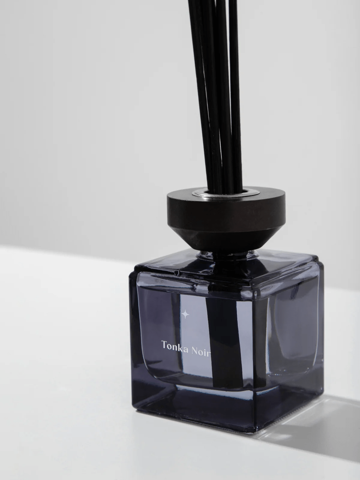 Produkt L'ARTE MILANO Odświeżacze powietrza Zapach do domu L'ARTE MILANO "Tonka Noir" 150 ml 052838