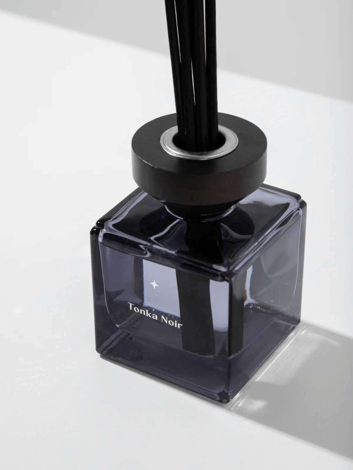 Produkt L'ARTE MILANO Odświeżacze powietrza Zapach do domu L'ARTE MILANO "Tonka Noir" 150 ml 052838