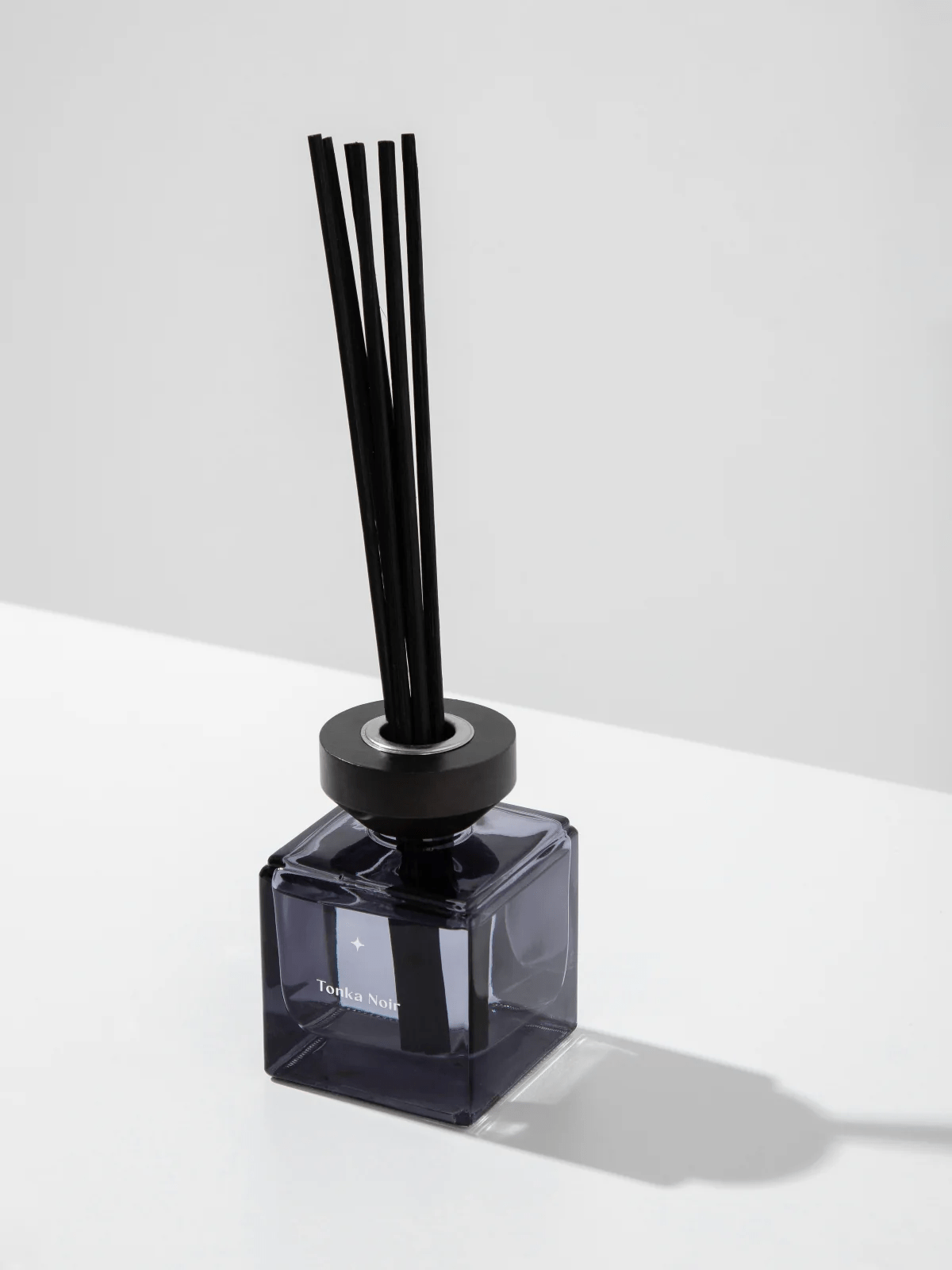 Produkt L'ARTE MILANO Odświeżacze powietrza Zapach do domu L'ARTE MILANO "Tonka Noir" 150 ml 052838