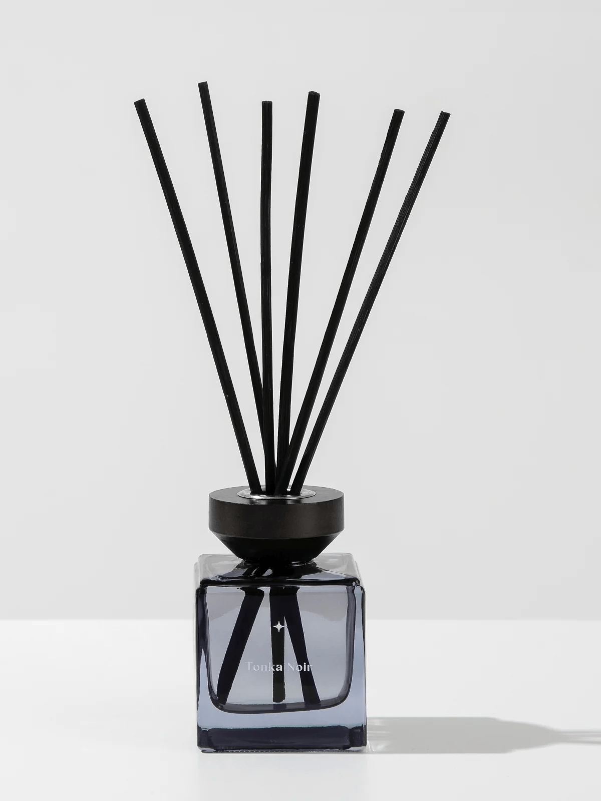 Produkt L'ARTE MILANO Odświeżacze powietrza Zapach do domu L'ARTE MILANO "Tonka Noir" 150 ml 052838