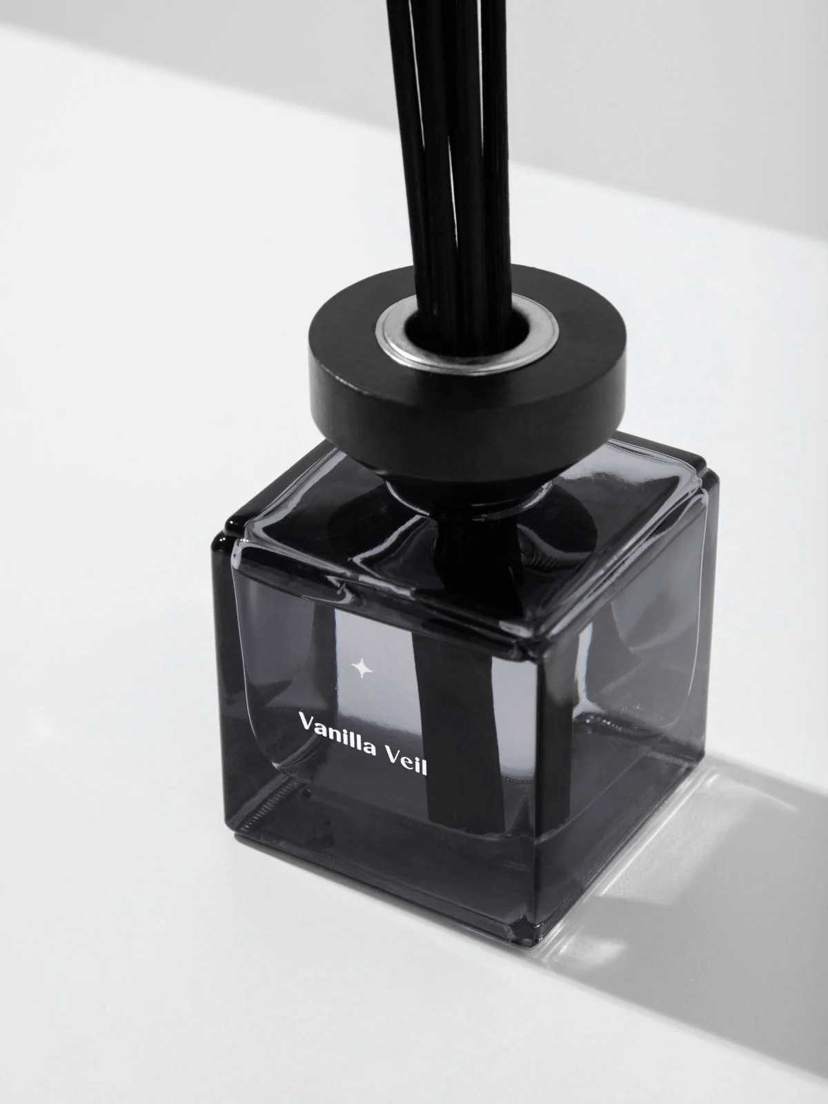 Produkt L'ARTE MILANO Odświeżacze powietrza Zapach do domu L'ARTE MILANO "Vanilla Veil" 150 ml 052837