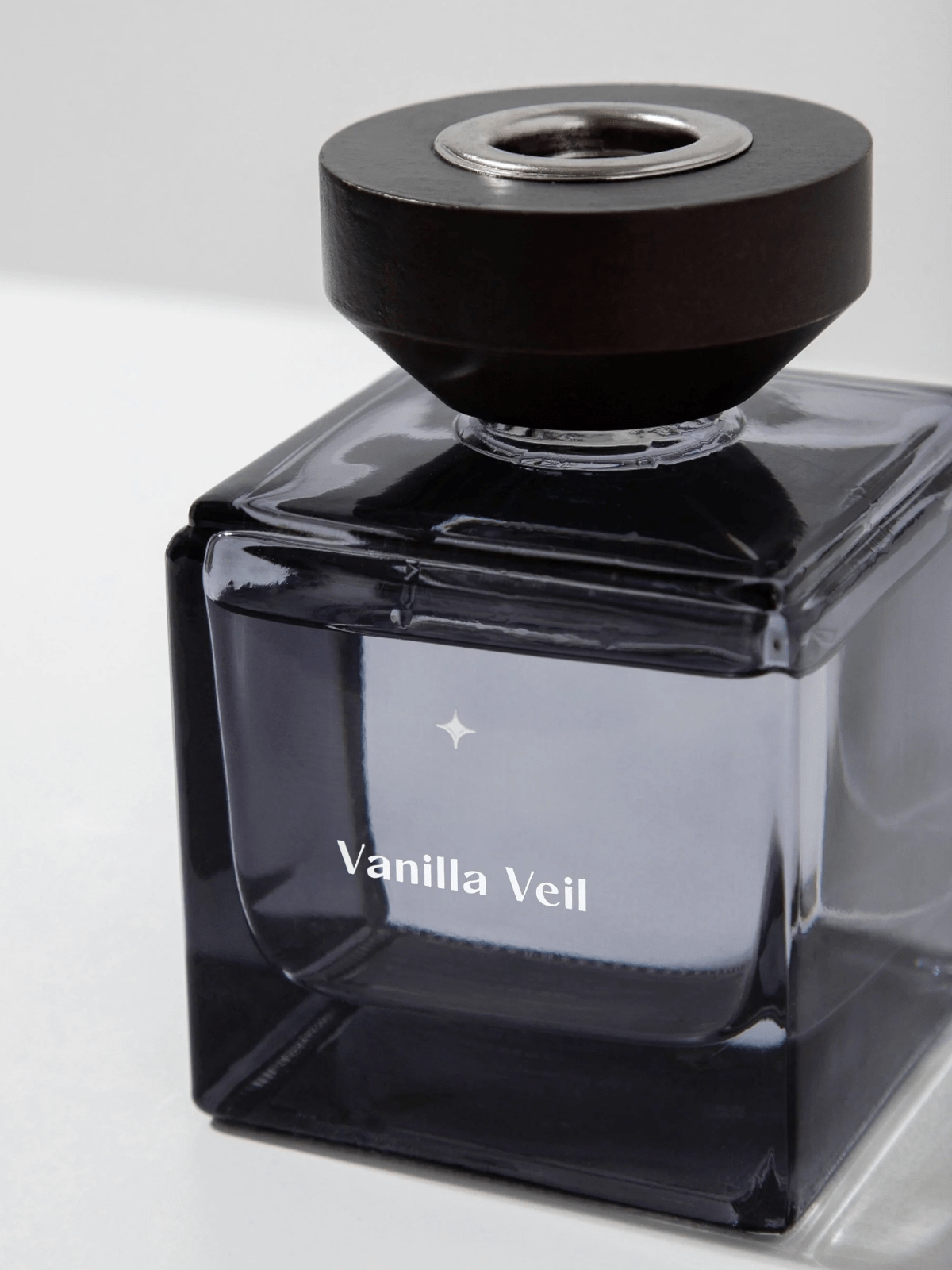 Produkt L'ARTE MILANO Odświeżacze powietrza Zapach do domu L'ARTE MILANO "Vanilla Veil" 150 ml 052837