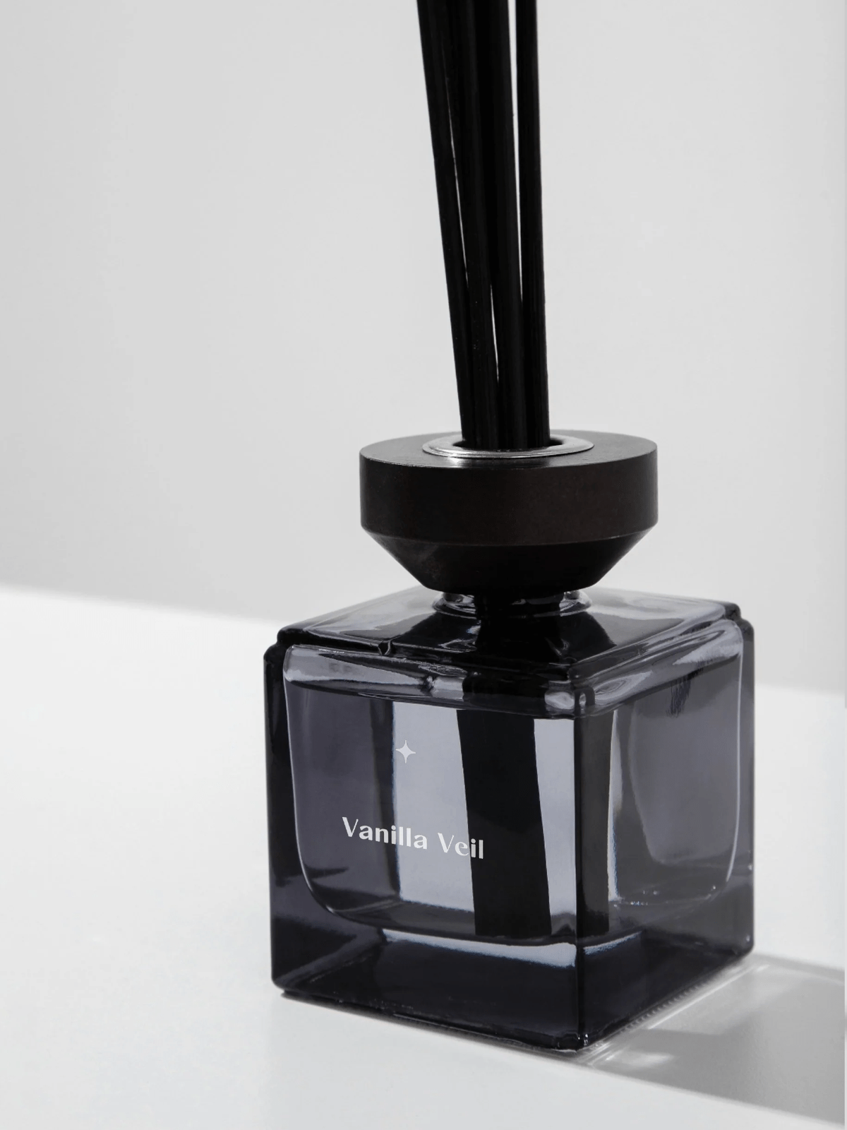 Produkt L'ARTE MILANO Odświeżacze powietrza Zapach do domu L'ARTE MILANO "Vanilla Veil" 150 ml 052837