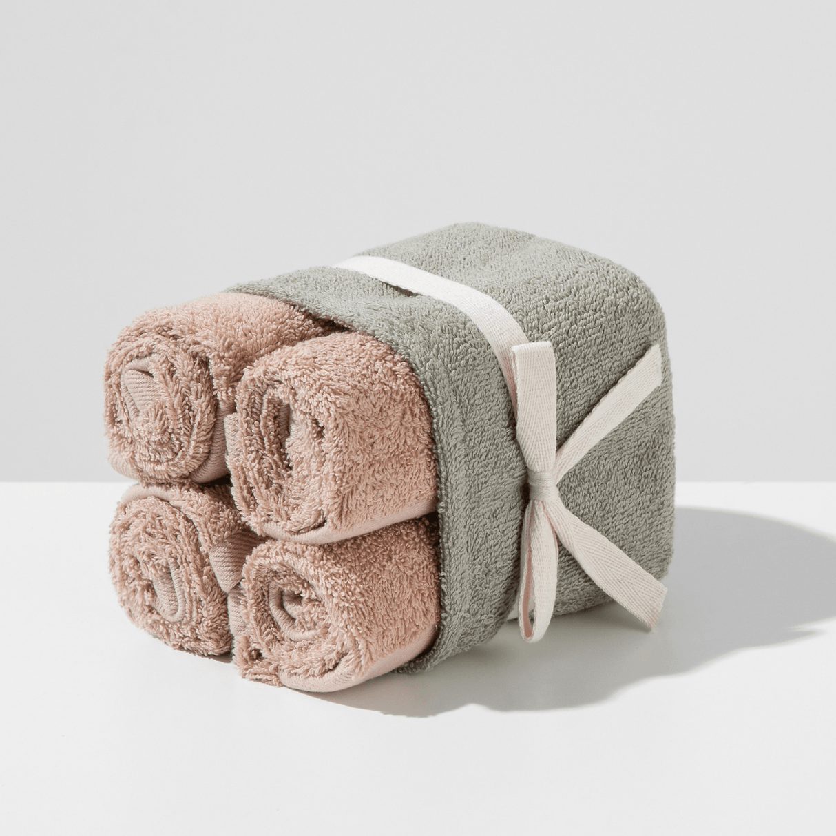 Produkt L'ARTE MILANO Ręcznik kąpielowy Zestaw ręczników bawełnianych L'ARTE MILANO w koszyku 4x 30 x 50 cm 052815