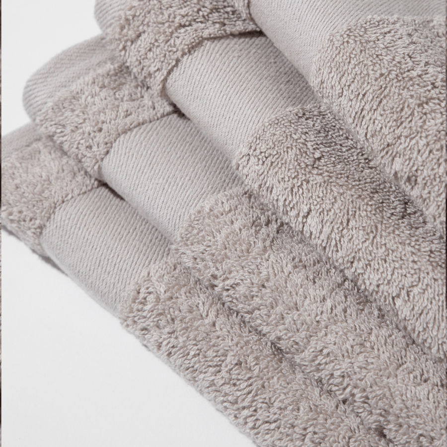 Produkt L'ARTE MILANO Ręcznik kąpielowy Zestaw ręczników bawełnianych L'ARTE MILANO w koszyku 4x 30 x 50 cm 052816