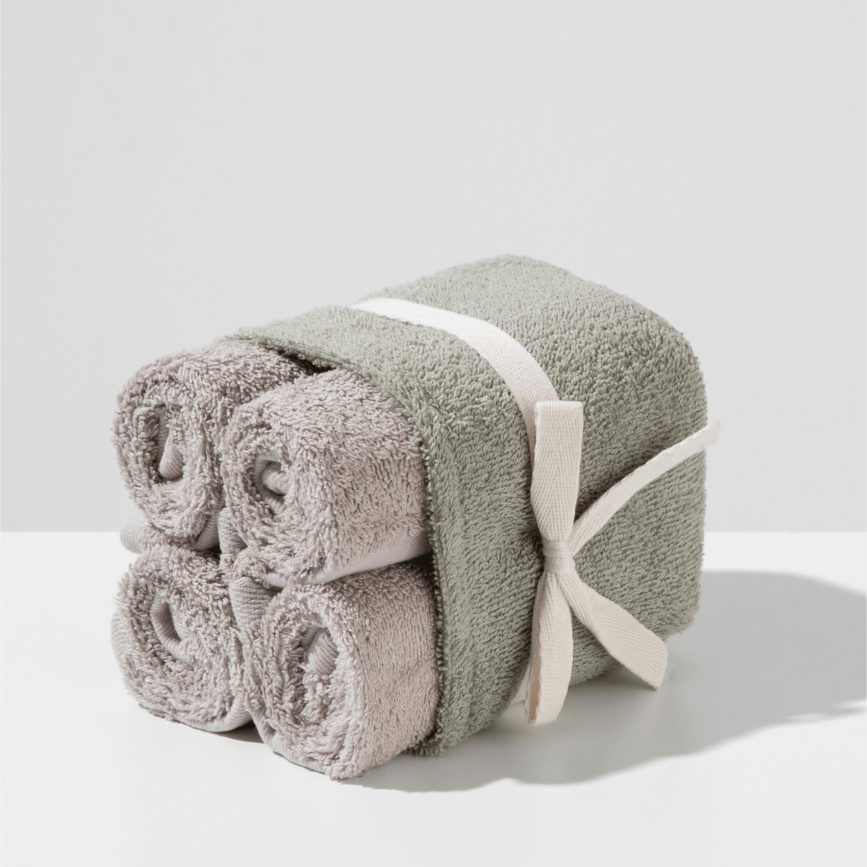 Produkt L'ARTE MILANO Ręcznik kąpielowy Zestaw ręczników bawełnianych L'ARTE MILANO w koszyku 4x 30 x 50 cm 052816