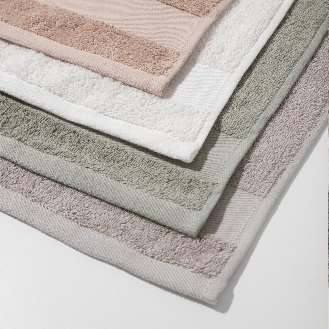 Produkt L'ARTE MILANO Ręcznik kąpielowy Zestaw ręczników bawełnianych L'ARTE MILANO w koszyku 4x 30 x 50 cm 052820