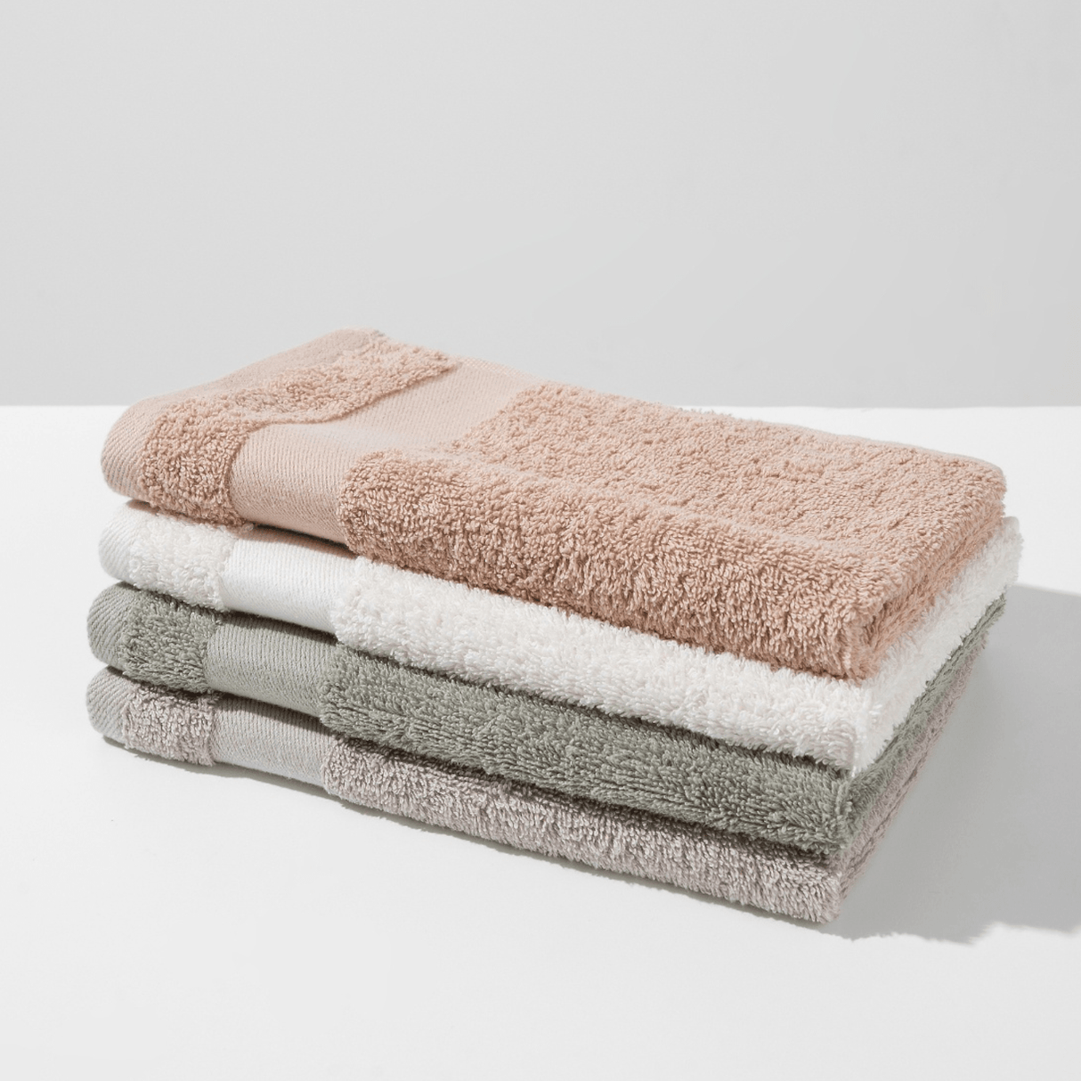 Produkt L'ARTE MILANO Ręcznik kąpielowy Zestaw ręczników bawełnianych L'ARTE MILANO w koszyku 4x 30 x 50 cm 052820