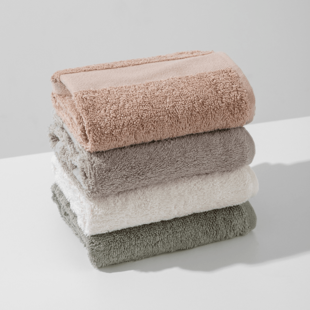 Produkt L'ARTE MILANO Ręcznik kąpielowy Zestaw ręczników bawełnianych L'ARTE MILANO w koszyku 4x 30 x 50 cm 052820