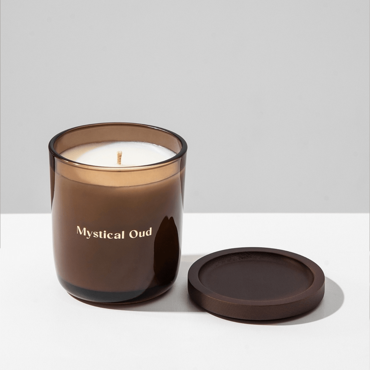 Produkt L'ARTE MILANO Świece zapachowe Świeca zapachowa L'ARTE MILANO "Mystical Oud" z wosku sojowego 220 g 052844