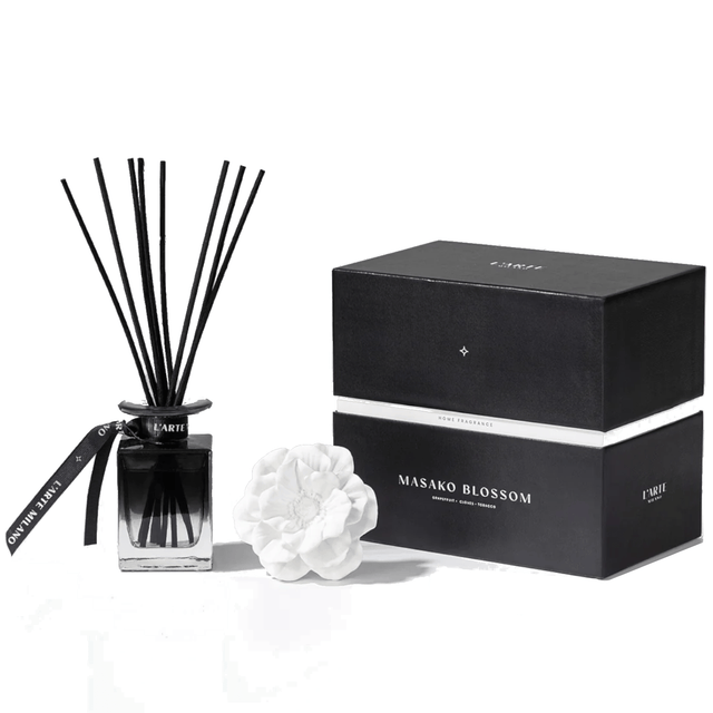 Produkt L'ARTE MILANO Odświeżacze powietrza Zapach do domu L'ARTE MILANO Masako Blossom z kwiatem porcelany 120 ml 052835